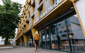 Hugo Apartment Hotel
